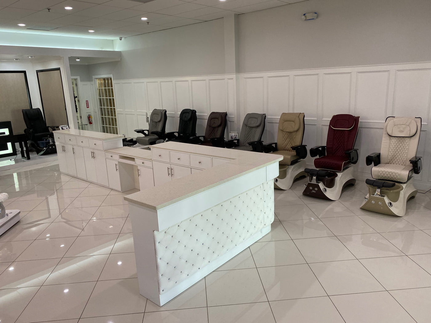 Lux Tufted Nail Bar